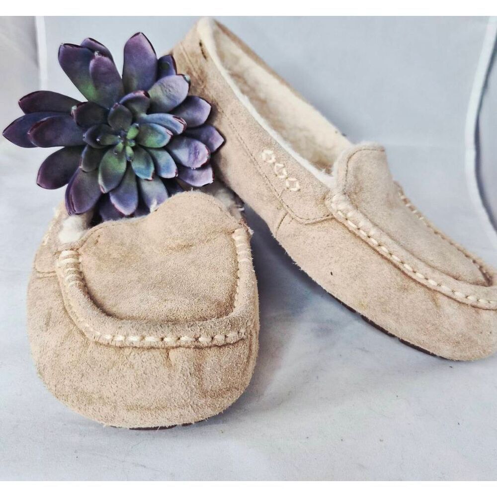 UGG